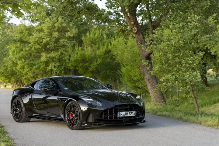 Aston Martin, DB12 S ile Süper Lüks Touring Segmentine Giriş Yapıyor: Daha Fazla Güç, Daha Fazla Heyecan!