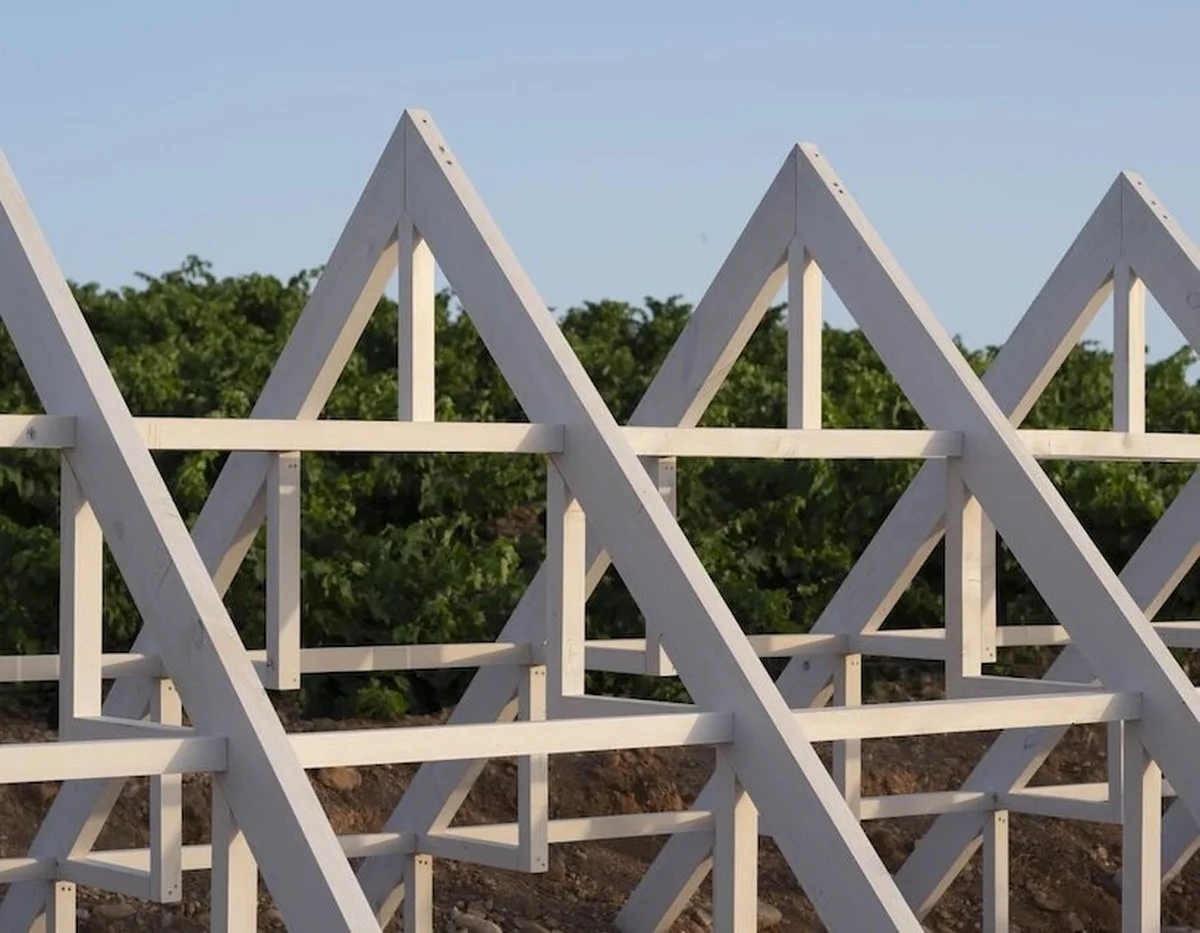 Robert Smithson’ın “Entropy” adlı eseri, BEAR Architects’i mimarlık dünyasının unutulmuş alanlarına taşıyor