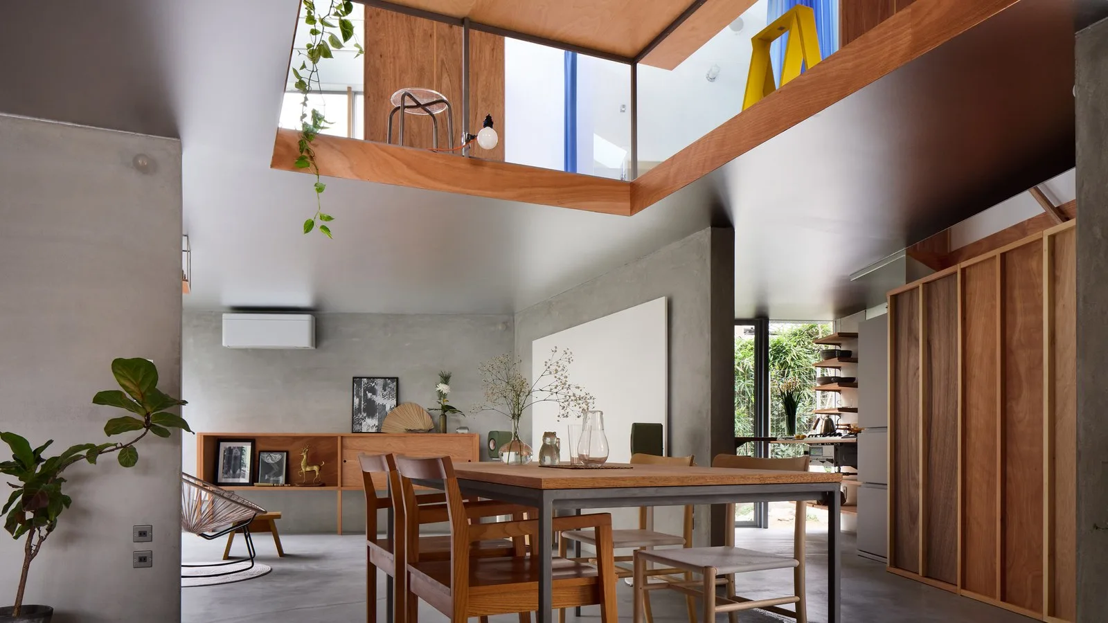Japonya’da Şehirle Uyumlu, Doğayla İç İçe Bir Yaşam Alanı: House in Shichiku