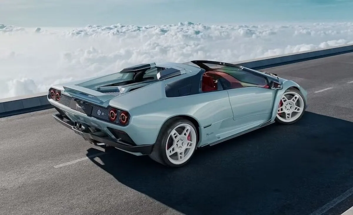 eccentrica removes the roof from the lamborghini diablo for its V12 roadster - 4