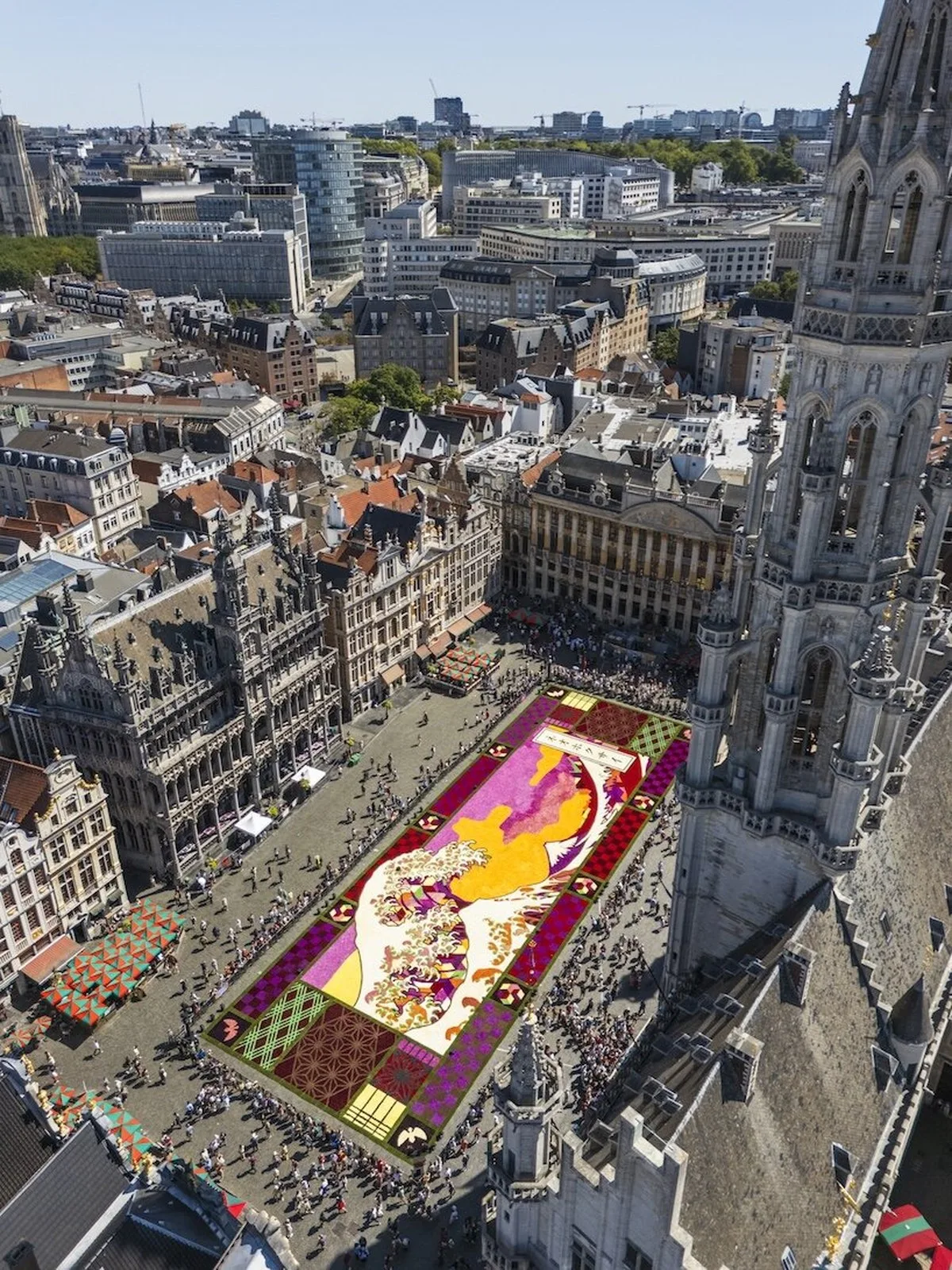 brussels rolls out hokusai’s great wave in 750,000 dahlias for flower carpet 2026 - 3