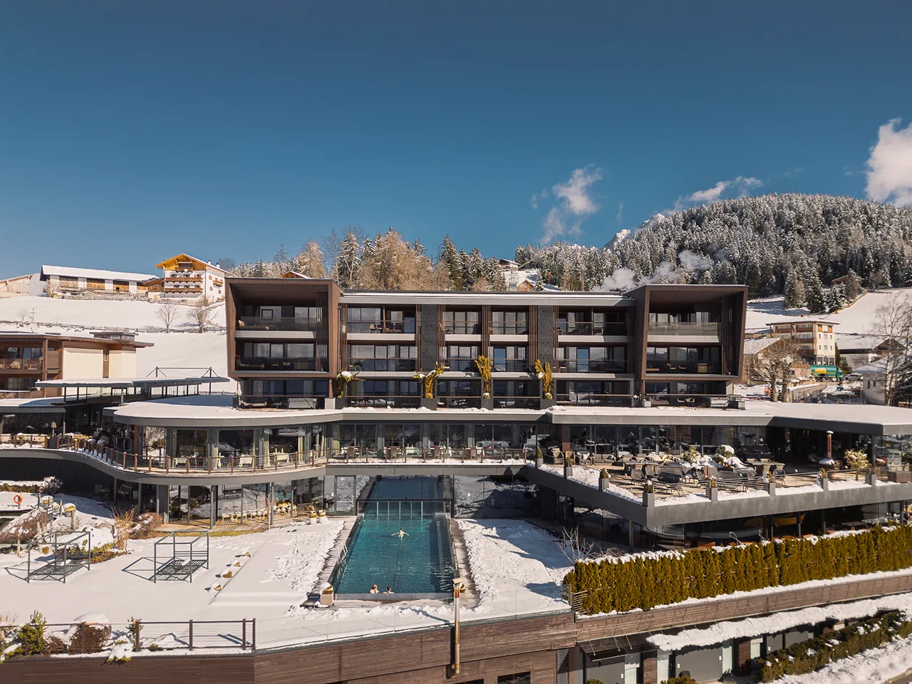 Hotel Chalet Mirabell: Güney Tirol’un Muhteşem Manzarası Ön Plana Çıkarılıyor