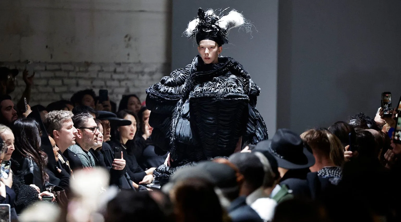 Nadide Comme des Garçons Parçalarına Sahip Olmak İçin Kaçırılmaması Gereken Bir Müzayede