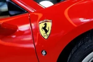 Ferrari’nin Elektrikli Devrimi: İlk Model Müzayedesinde Rekor Fiyat!