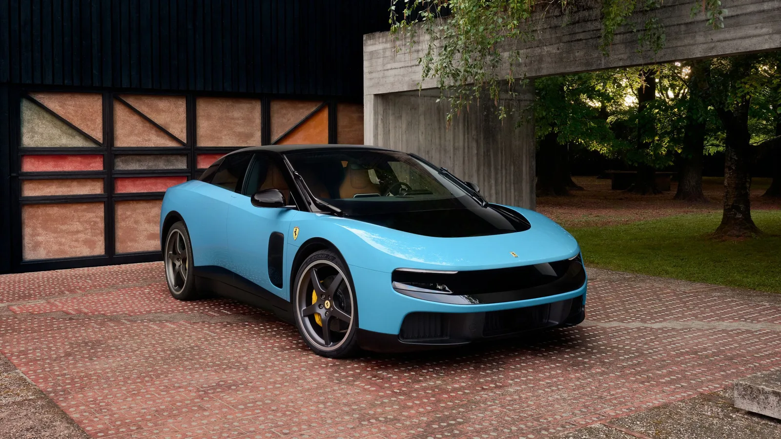Yeni Ferrari Luce, hem son teknoloji elektrikli araç performansı sunan, hem de ultra lüks bir tasarım objesi olarak öne