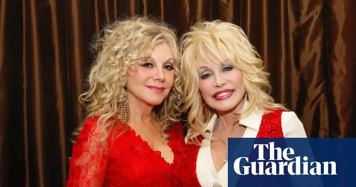 Dolly Parton’ın kız kardeşi şoke eden açıklamalar yaptı: “Kanser ilaçlarını denemek için teklif almıştı”