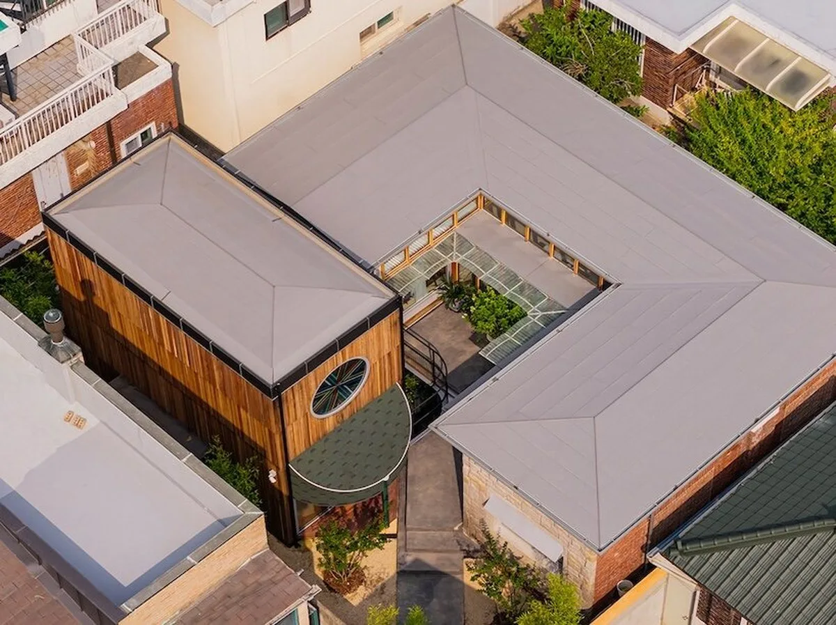 1968 seoul residence is reshaped with courtyard, annex and timber frame - 1