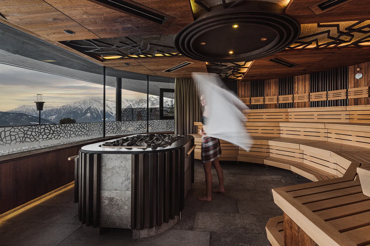 Hotel Chalet Mirabell: Güney Tirol’un Muhteşem Manzarası Ön Plana Çıkarılıyor