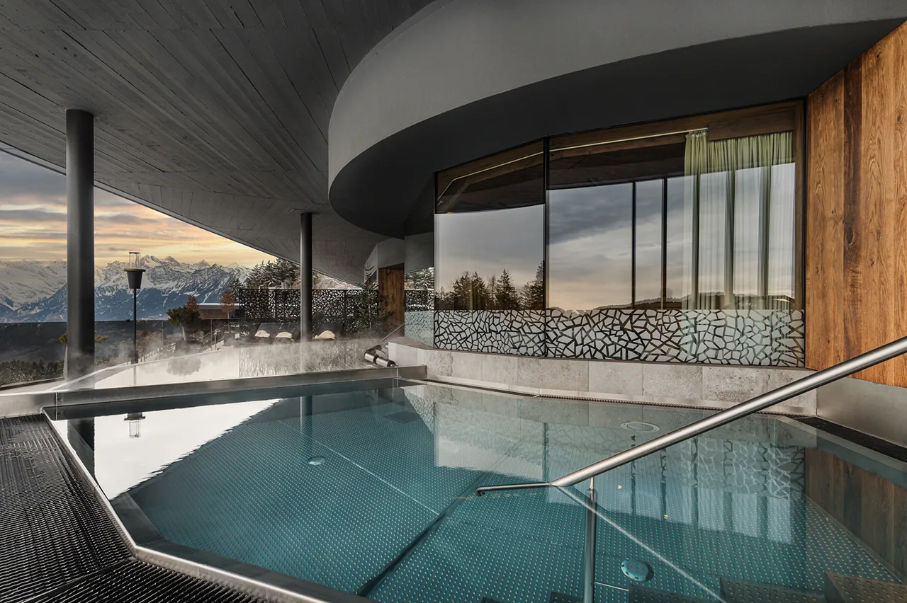 Hotel Chalet Mirabell: Güney Tirol’un Muhteşem Manzarası Ön Plana Çıkarılıyor
