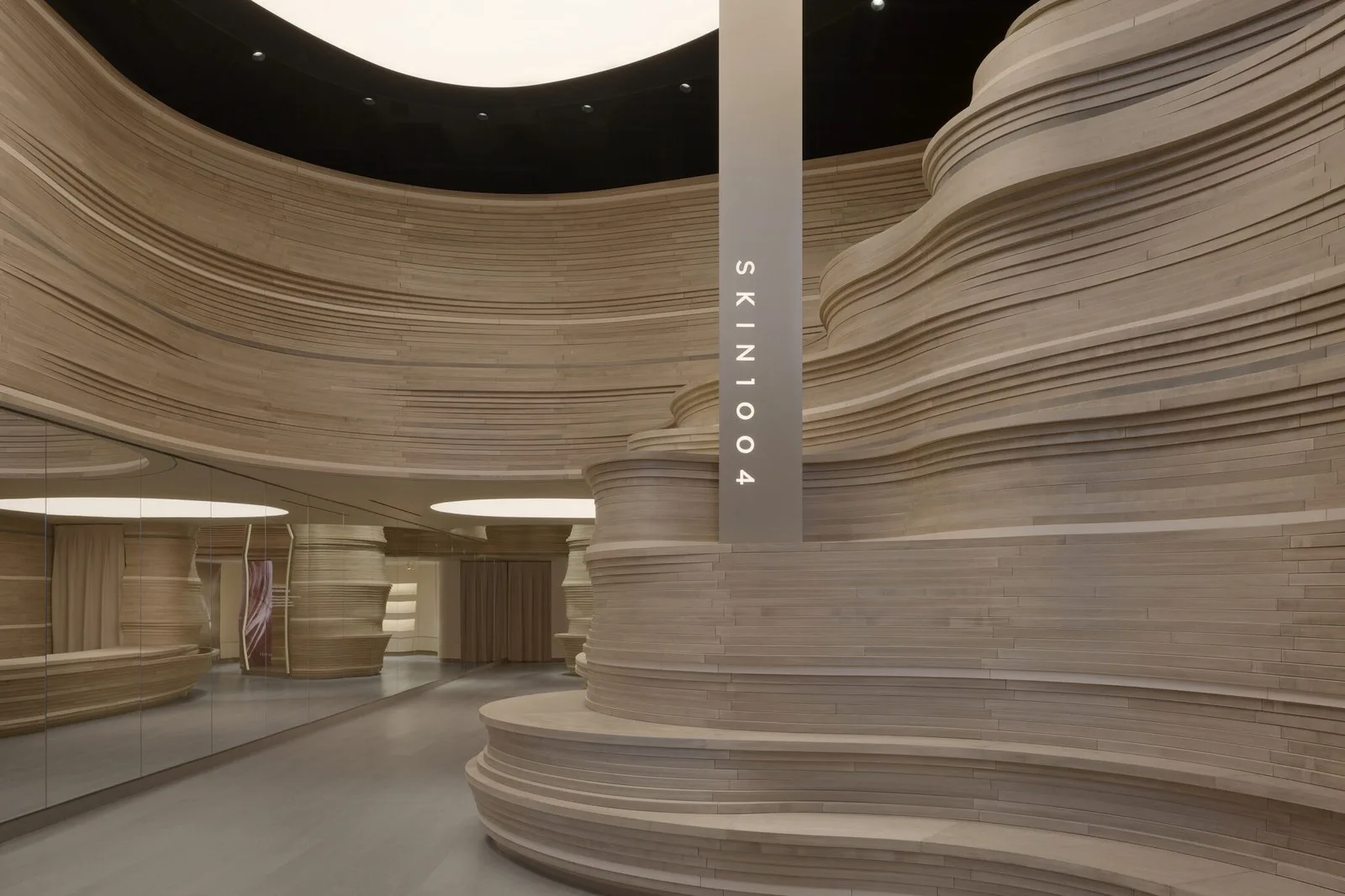SKIN1004’in SoHo Bayrağı Mağazasında Katmanlı Ahşap Tasarımı Öne Çıkıyor