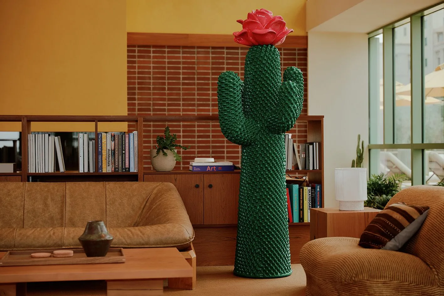 Arizona’nın Kalbinde Yeşil Bir Vaha: Ray Phoenix ile Yaşam ve Sanat Bütünleşiyor