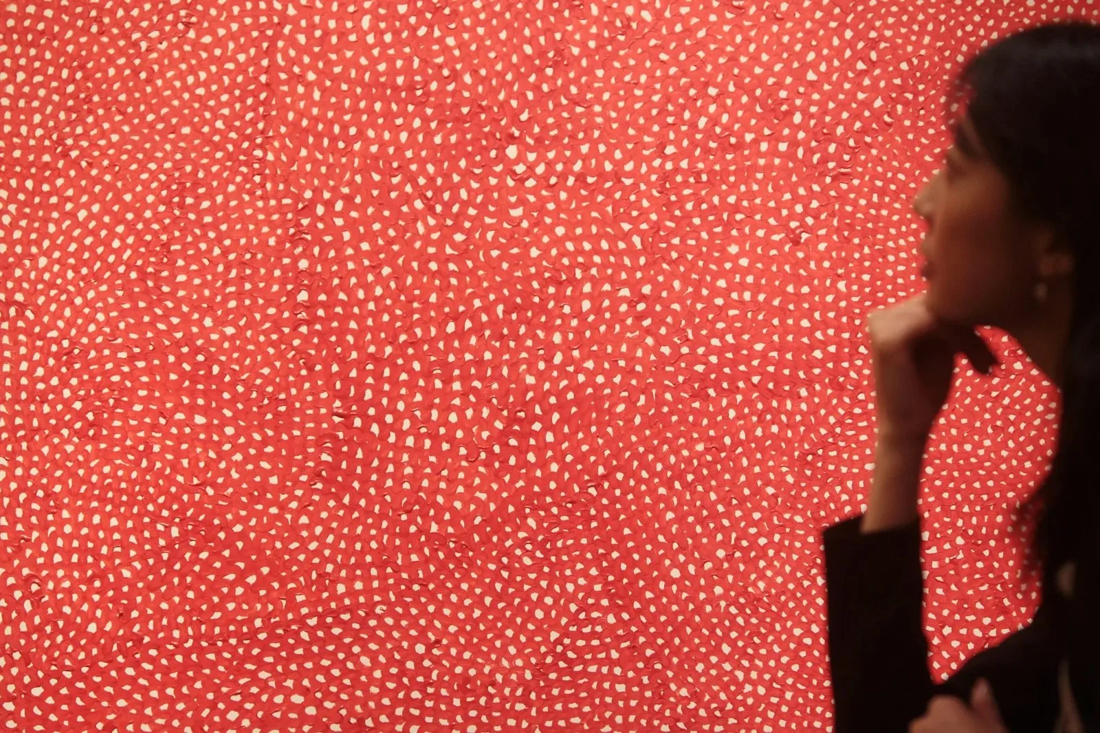 Sanatın Süperstarı Yayoi Kusama Hayata Veda Etti: Noktalar, Aynalar ve Sonsuzluk Bıraktı