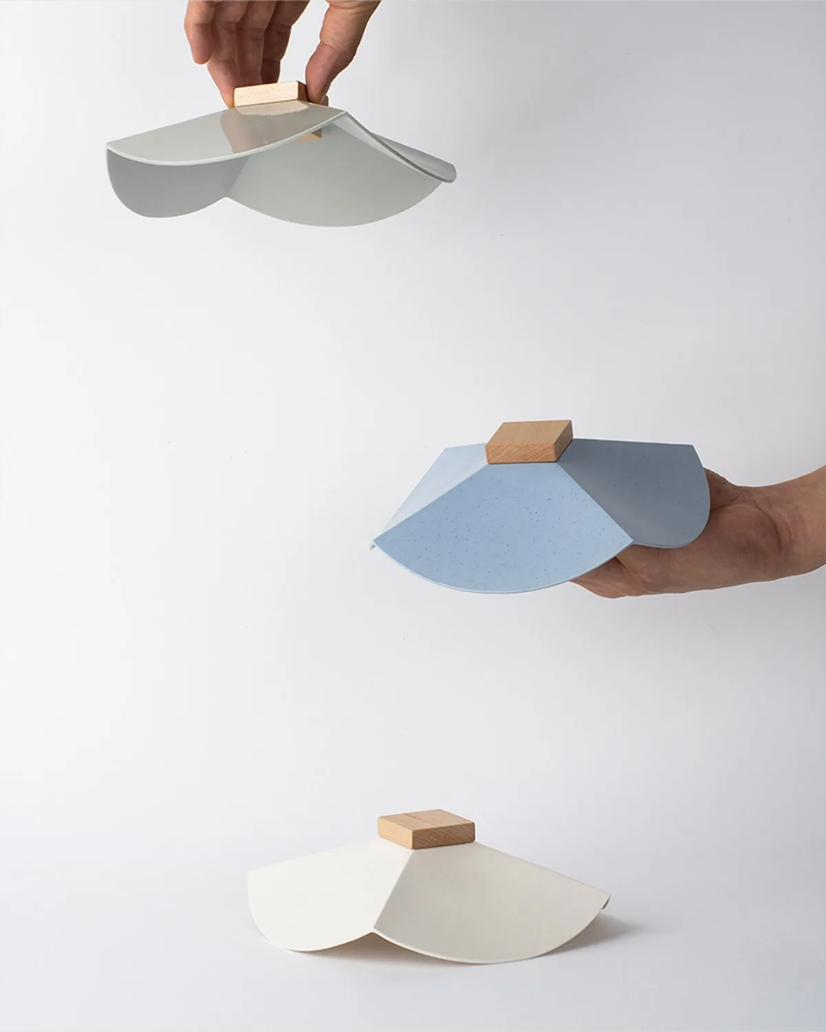 byunggwon nas alit lamp explores how ceramic wood and light interact 2