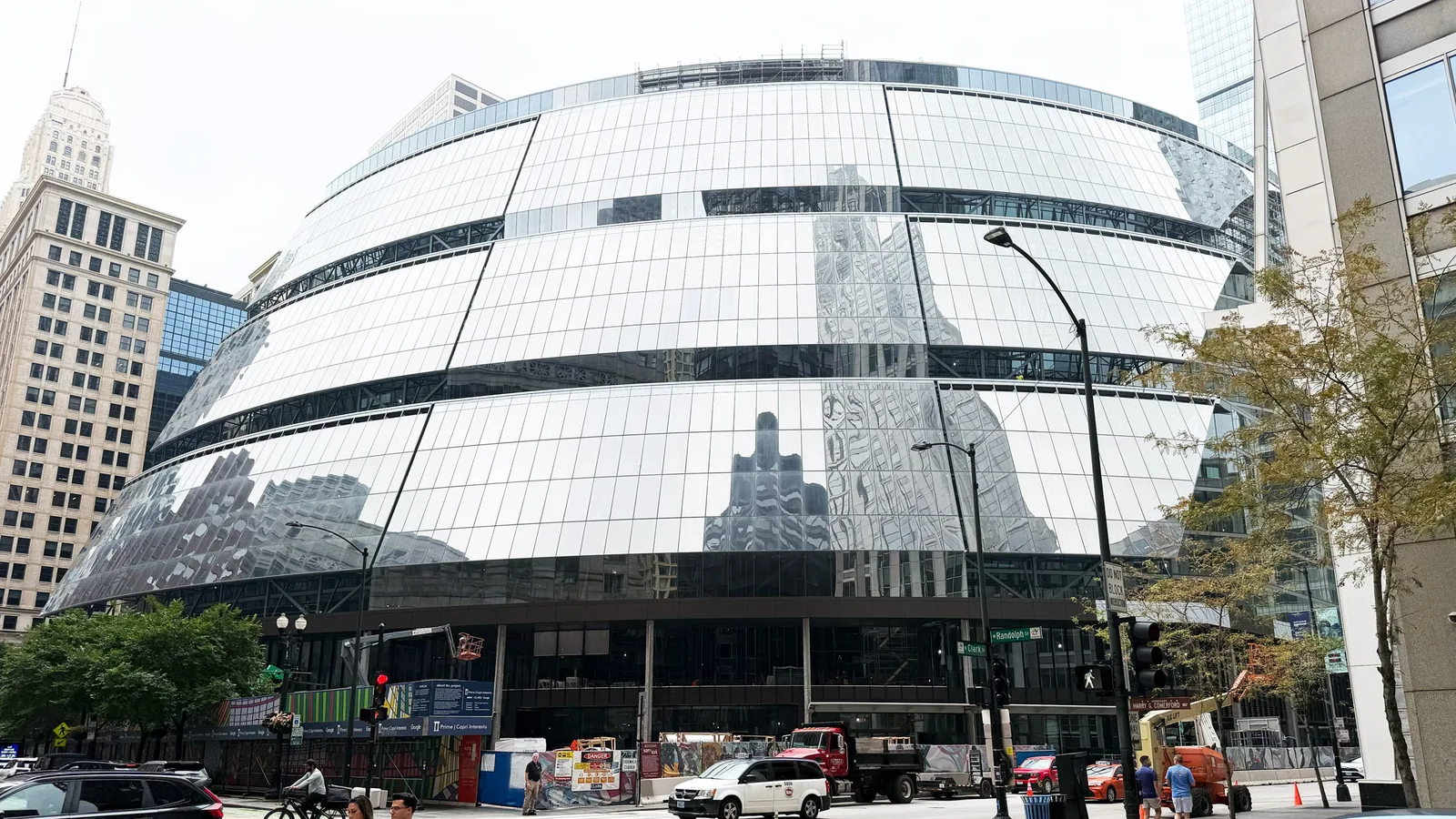Chicago’nun İkonik Binası Thompson Center, Google Dokunuşuyla Yenileniyor: Yeni Yüzü Ortaya Çıktı!
