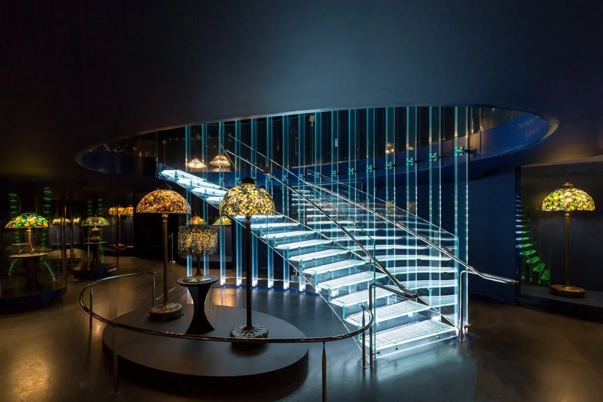 Neden Louis Comfort Tiffany Koleksiyoncuları Hala Büyülüyor?