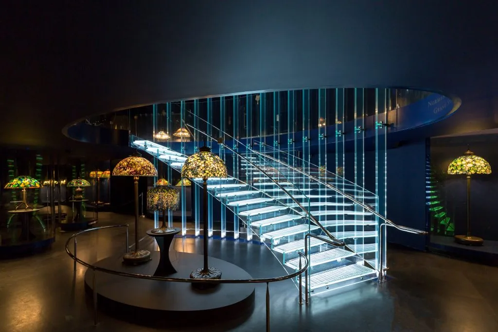 Neden Louis Comfort Tiffany koleksiyonları hala insanları cezbediyor?