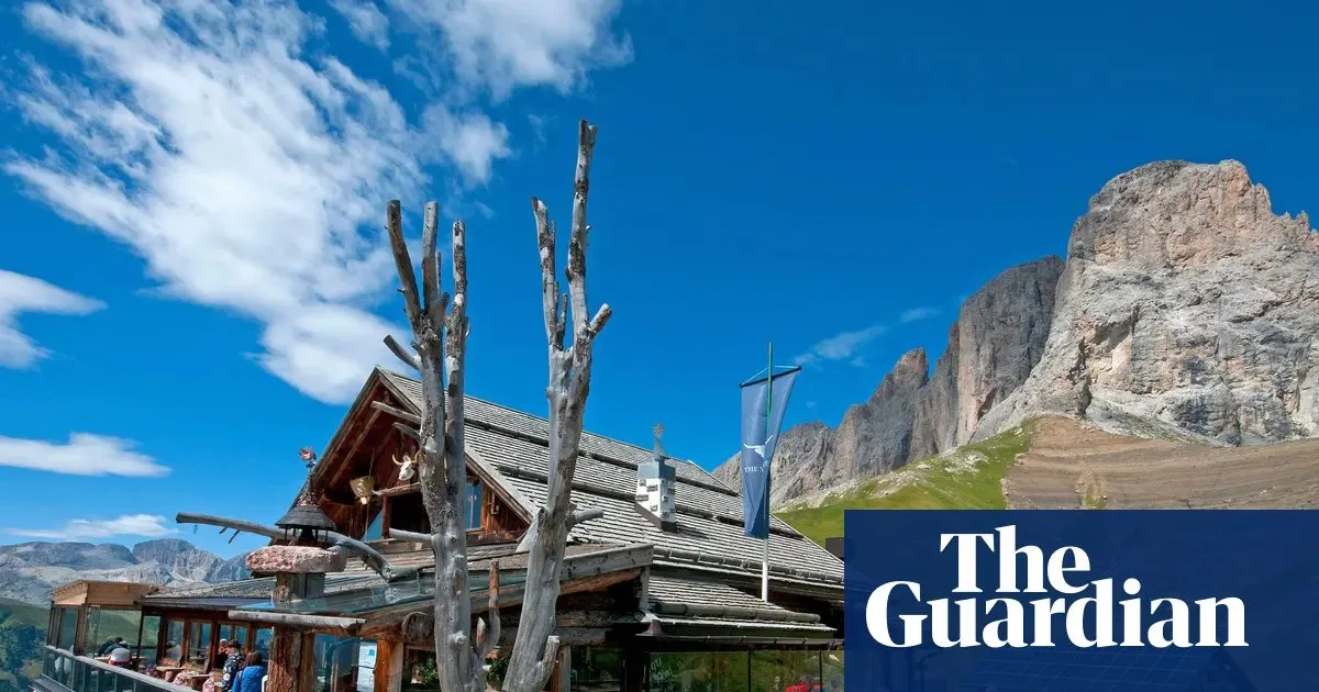 Krapfen” Arayışına Düşen Turistler, İtalya’nın Dağlık Bölgesindeki Manzaralı Yerde Uzun Kuyruklara Neden Oldu”
