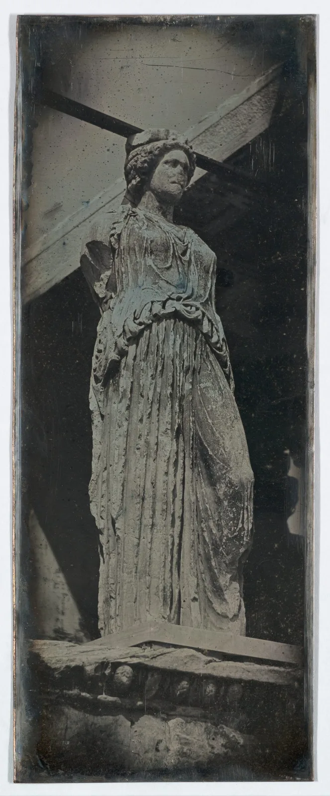 Erechtheion Karyatit Sundurması: kadın figürü sütunlar ve Atina Akropolisinin gizemli yapısı