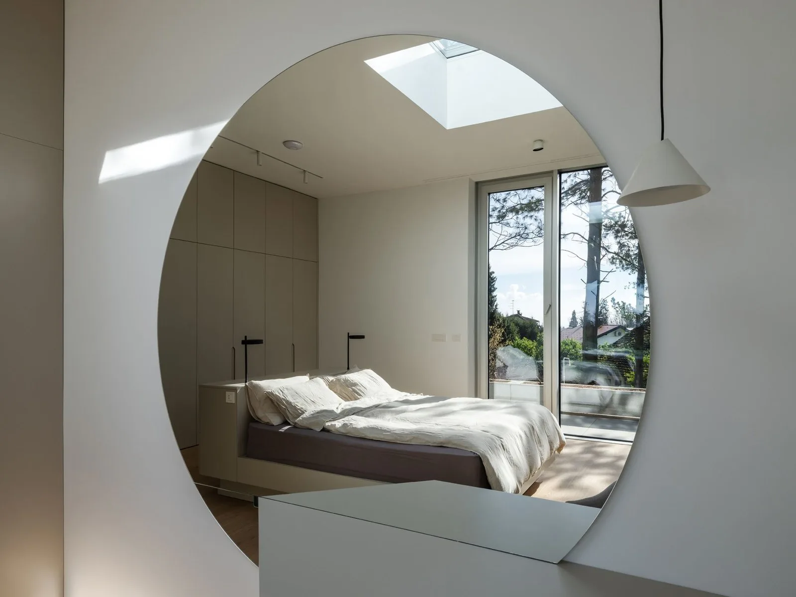 Details of the primary bedroom suite