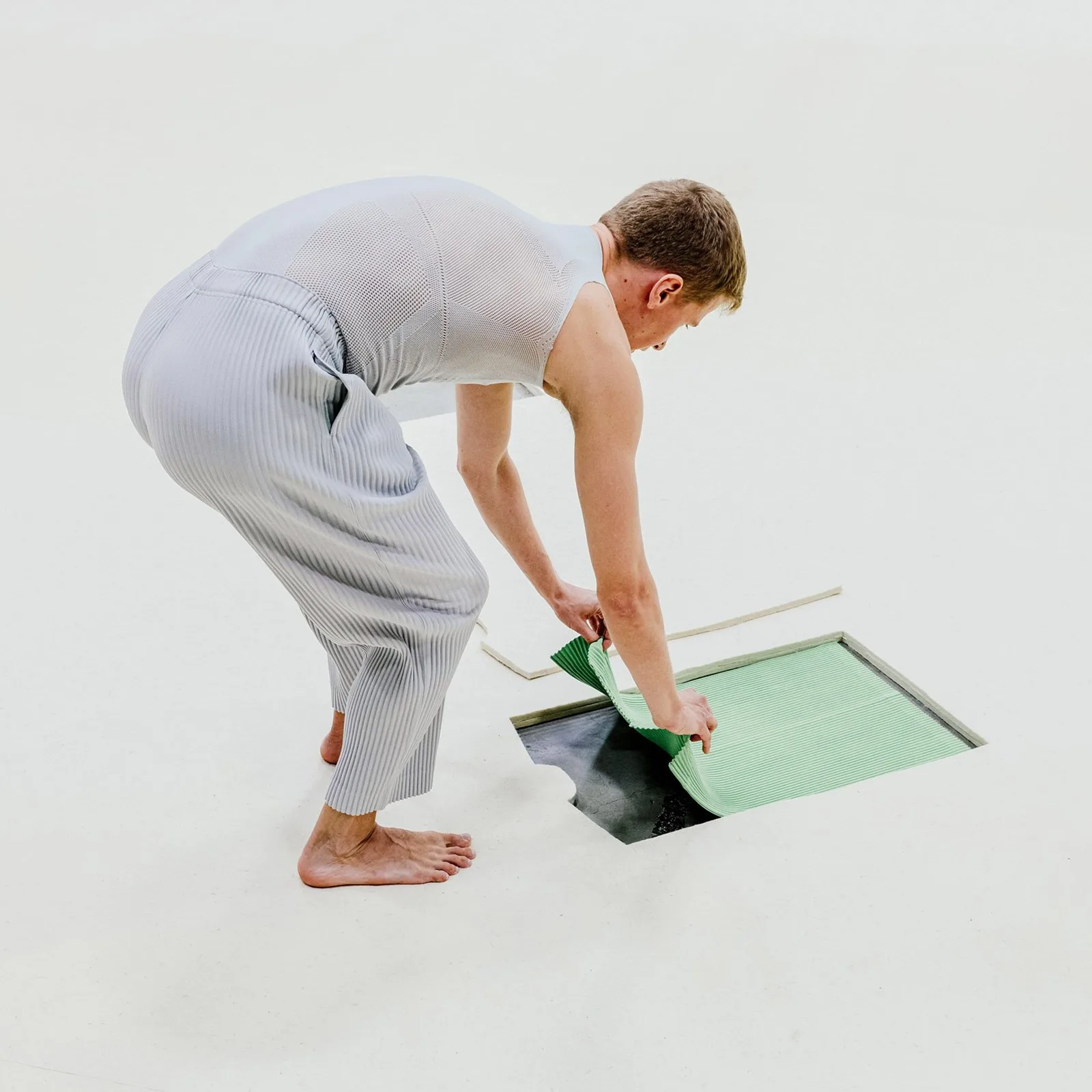 İssey Miyake, Tate Modern’de Matisse’in “Yarasa Kabuğu” eseriyle ilham alan koleksiyonu dans performansı içinde sundu