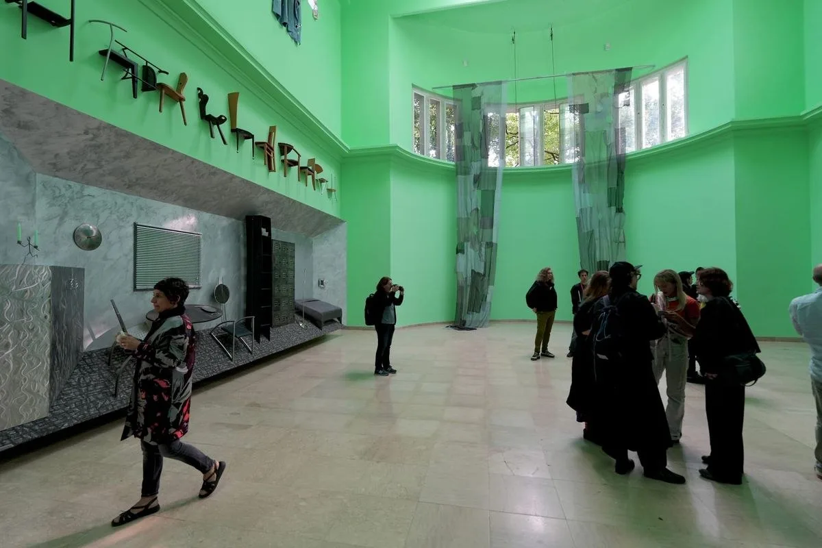 Venedik Bienali’nde En Beğenilmeyen Ulusal Pavyonlar: İki Eleştirmenin Tartışmalı Eleştirileri