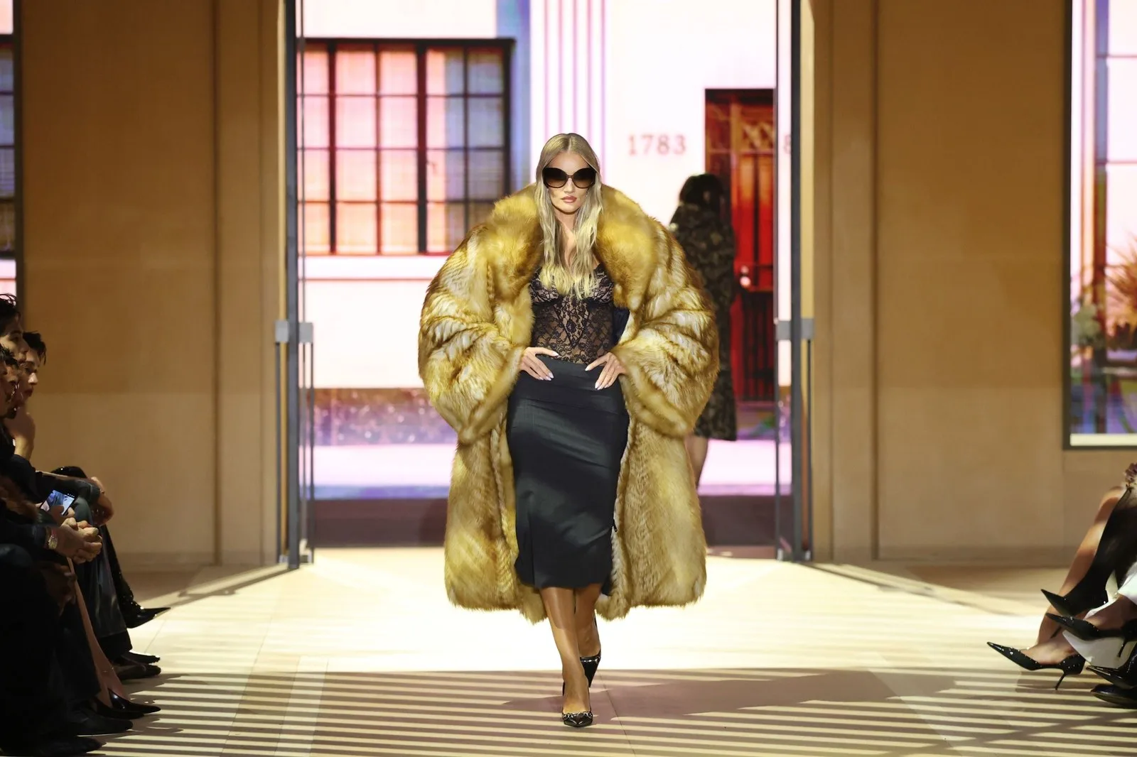 Demna, Milano’da Gucci’nin İkinci Koleksiyonunu Mağaza Konseptiyle Sunuyor