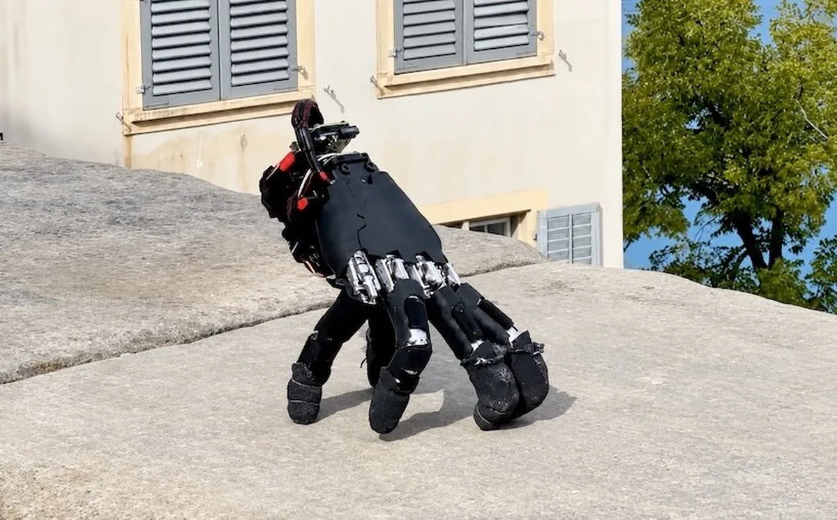 Zürih’de İntihar Eden Bir El Değil: Robotik El, Parmaklarıyla Yürümeyi Öğrendi
