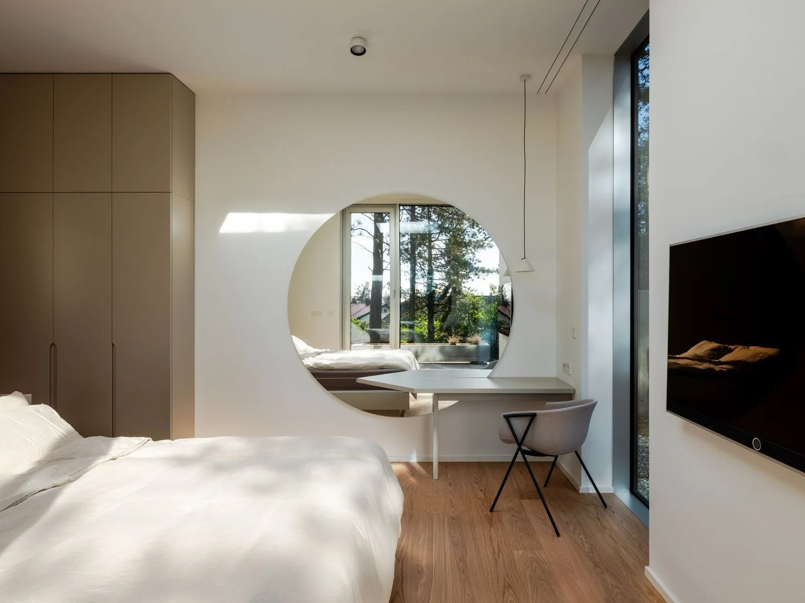 Details of the primary bedroom suite