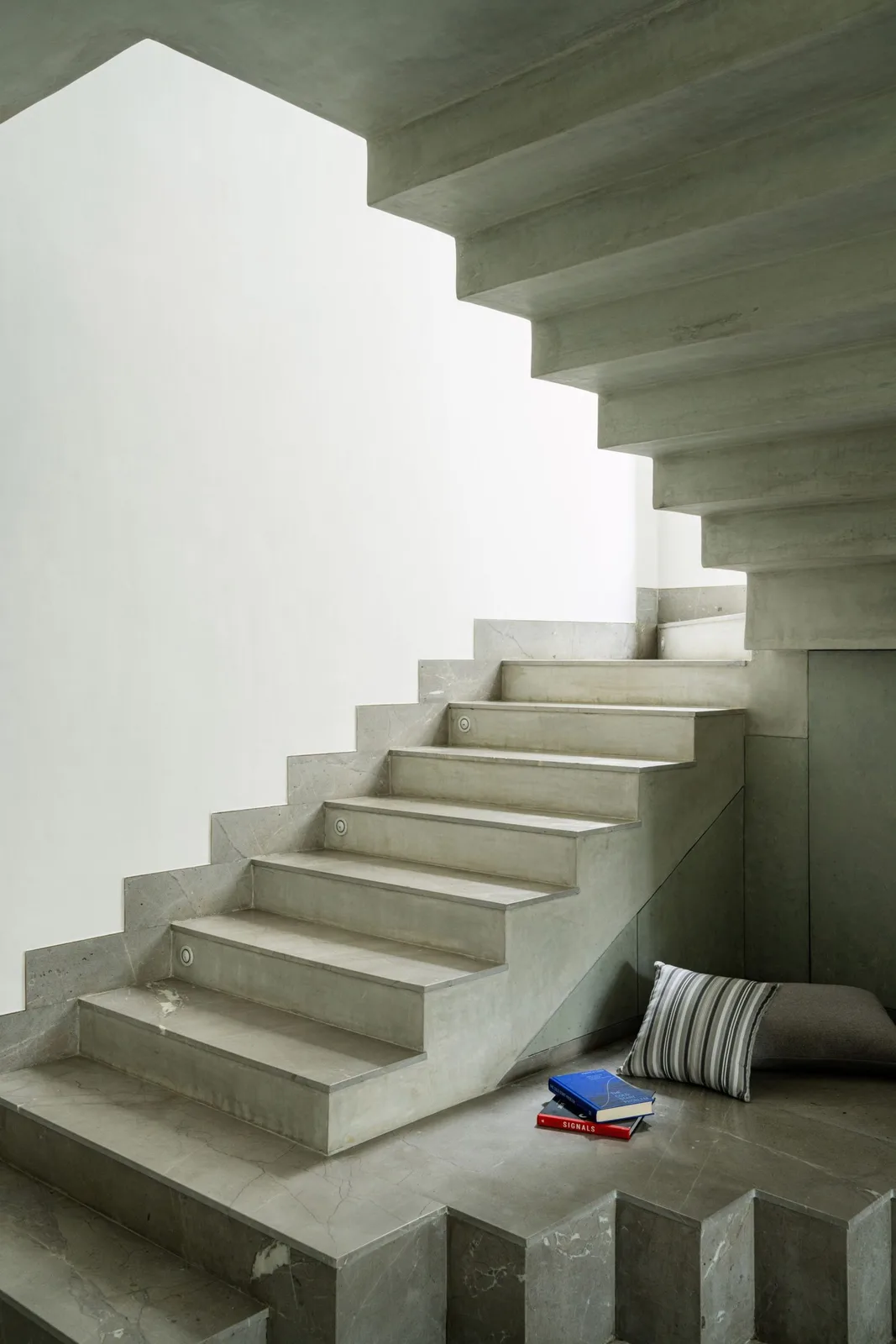 Concrete staircase with reading nook