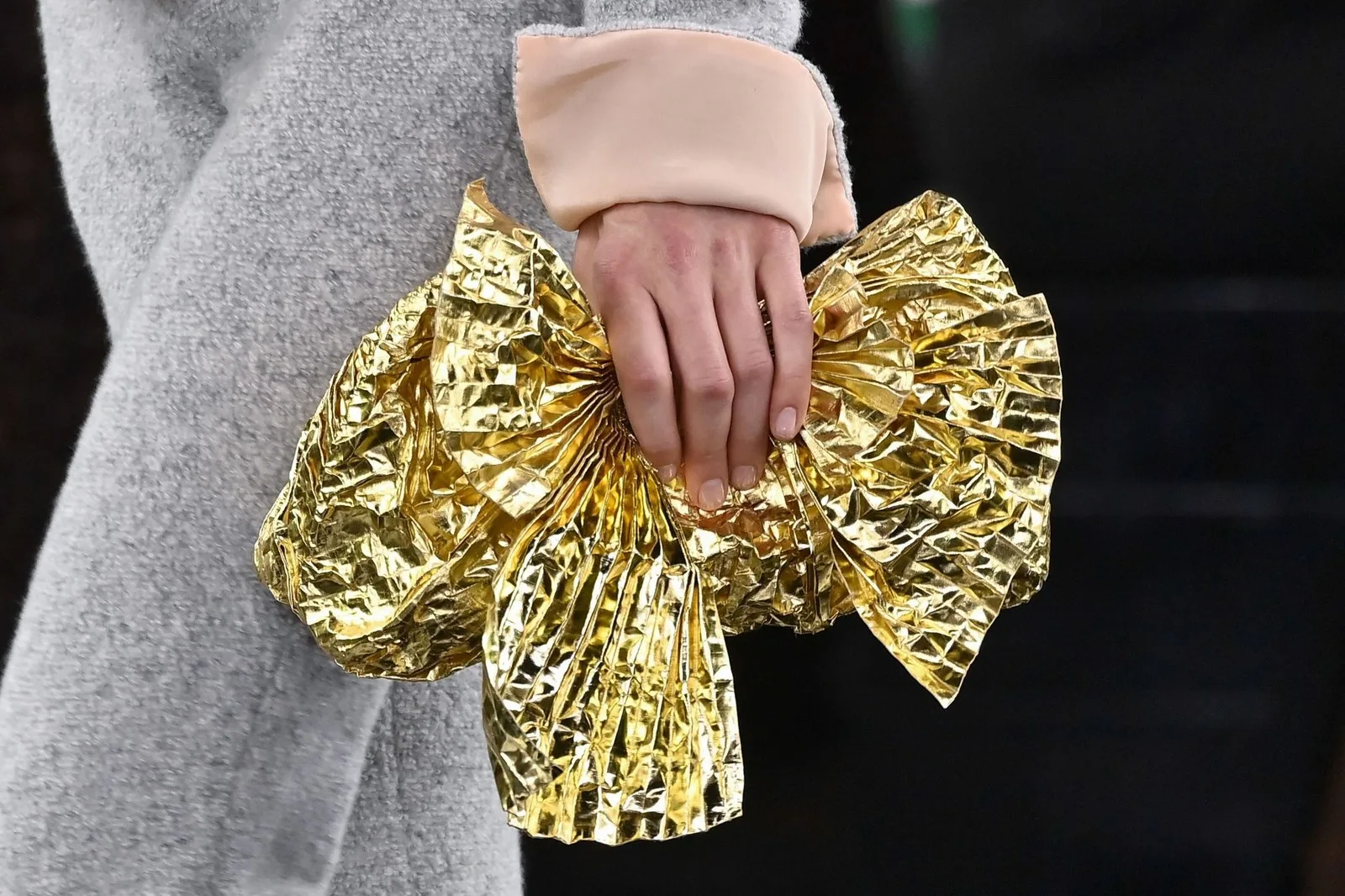Akşam Çantası Moda Sahnesinde Yeniden Yükselişte: Sekiz Tasarımın Öne Çıkanları