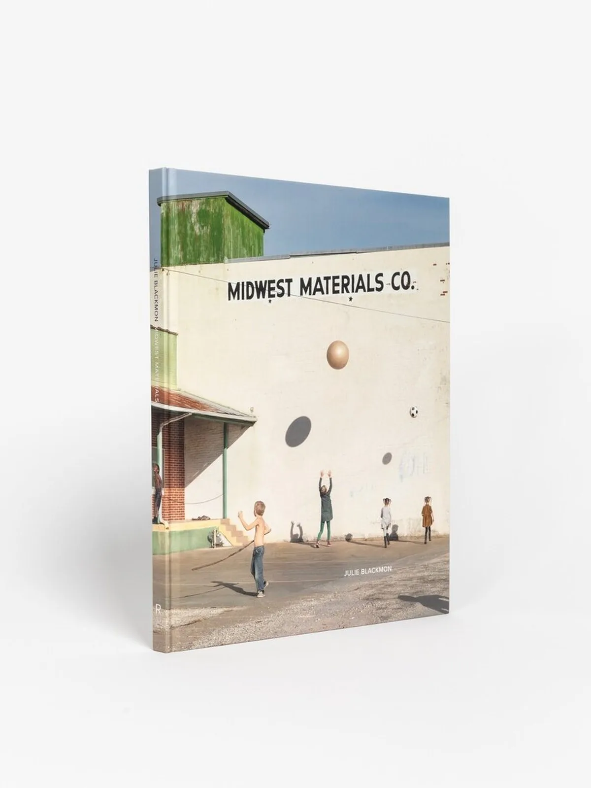 Julie Blackmon’un “Midwest Materials” ile Amerikan Manzarasına Bir Bakış