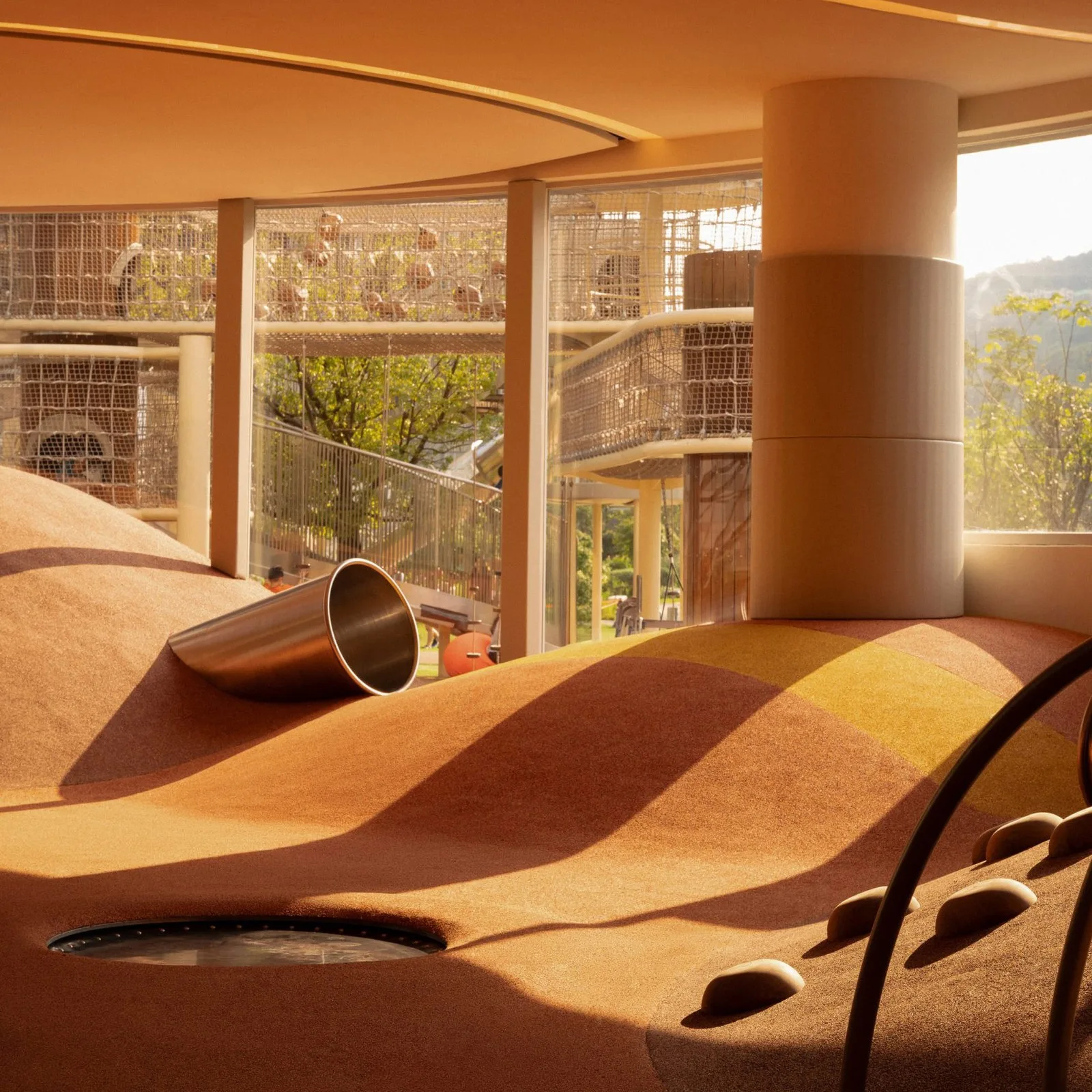 Snøhetta, Hong Kong için dalgalı oyun alanları ve tırmanma kulesiyle “Sky House” kulübünü tasarladı