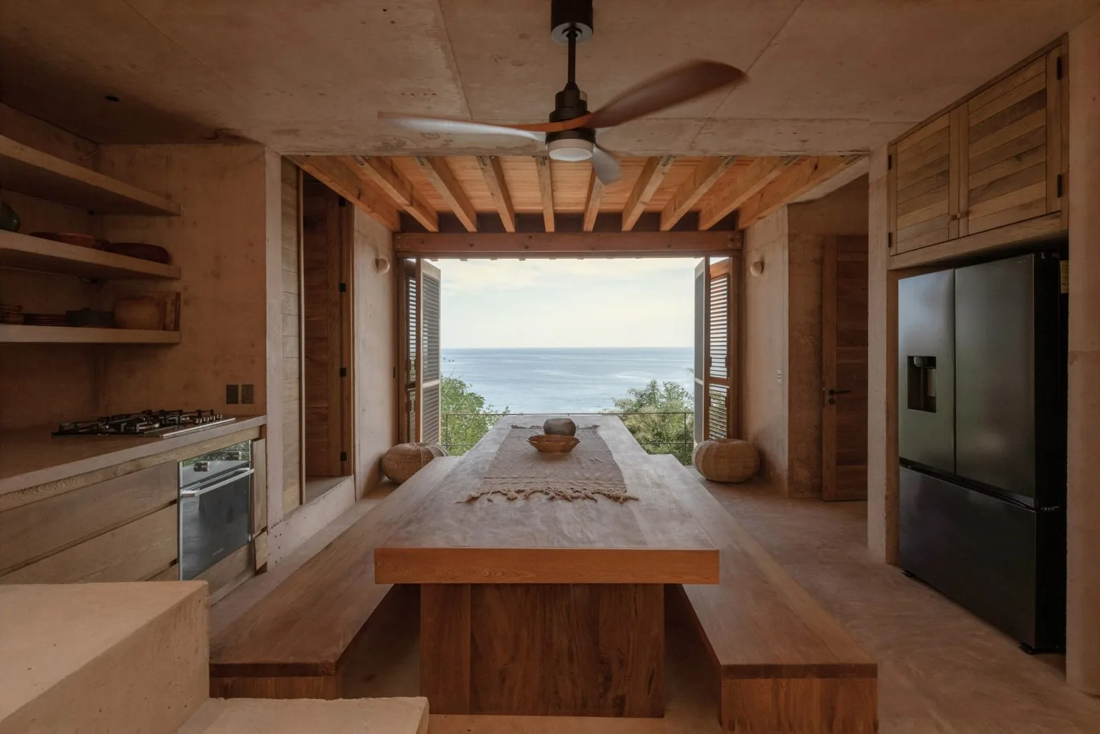 Dining space within Casa Diez Pies by Studio Font