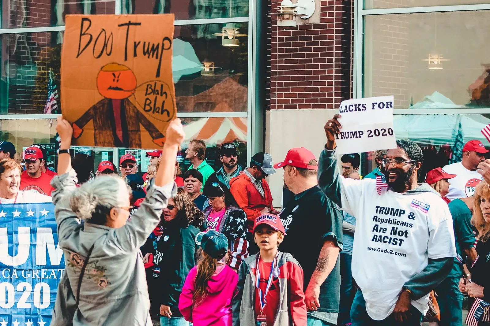 Trump Hükümeti, Dolandırıcılık İddiasıyla 760.000 Kişinin Sağlık Sigortasını İptal Etti