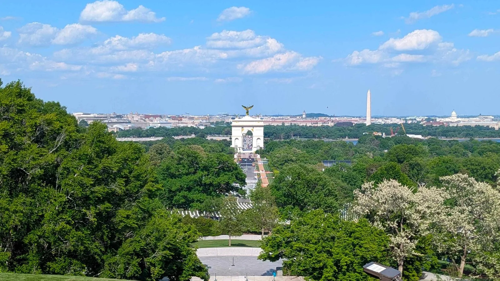 Trump, Washington’daki Zafer Anıtı’nın Turizm Projesinden Silahlanma Kompleksi Olarak Değiştirildiğini Açıkladı