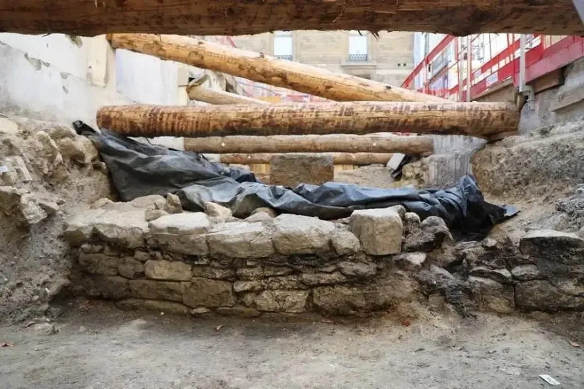 Paris’in Kökenine İlişkin Bin Yıllık Sorun, Bulunan Duvarla Çözülme Eğiliminde