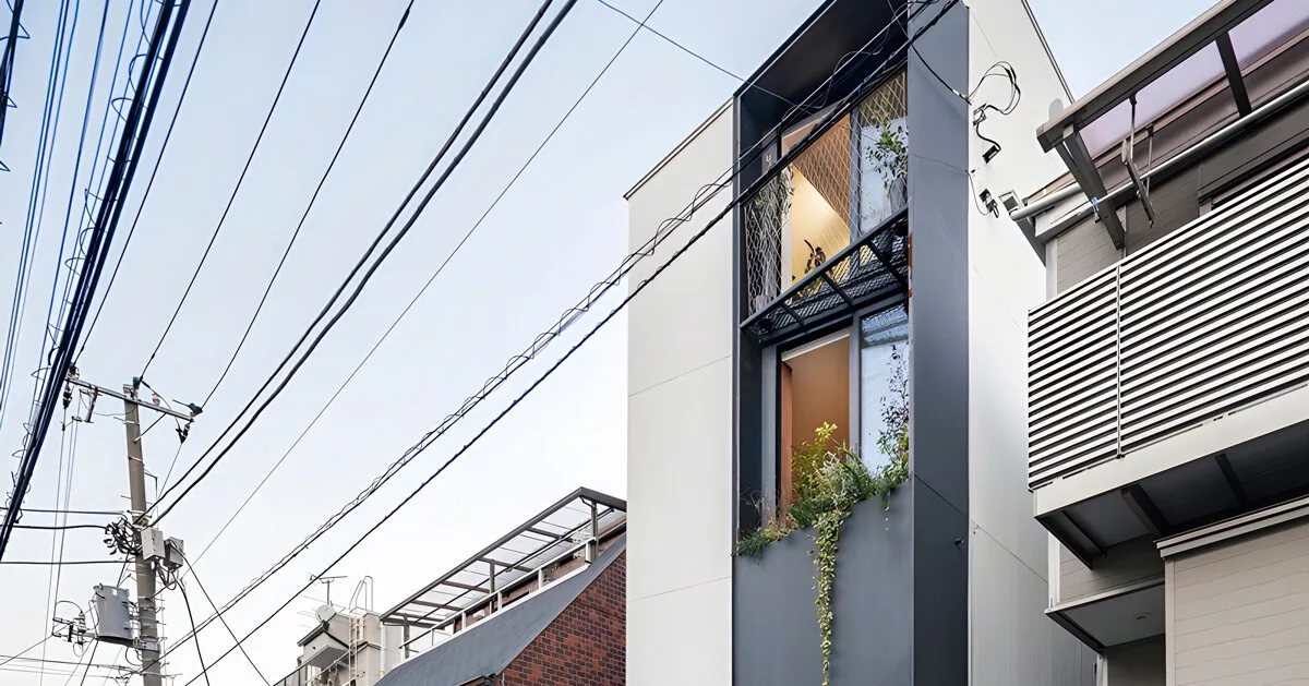 Tokyo’da Geleneksel Machiya Evin Yenilikçi Yorumu: Takumi Wakui + Riho Wakui Tarafından Tasarlanan Şehir Evi