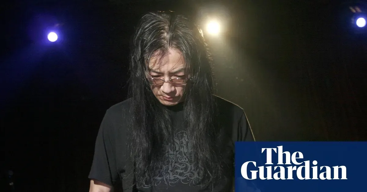 Gençler Merzbow’un Kulakları Yırtan Albümlerini Dinleyerek Viral Hale Geldi