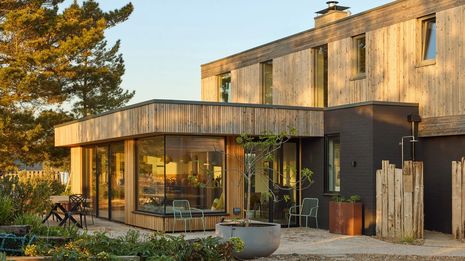 RX Architects, East Sussex’deki Druim Evin Bahçeye Gömülmüş Eklemesini Tamamladı