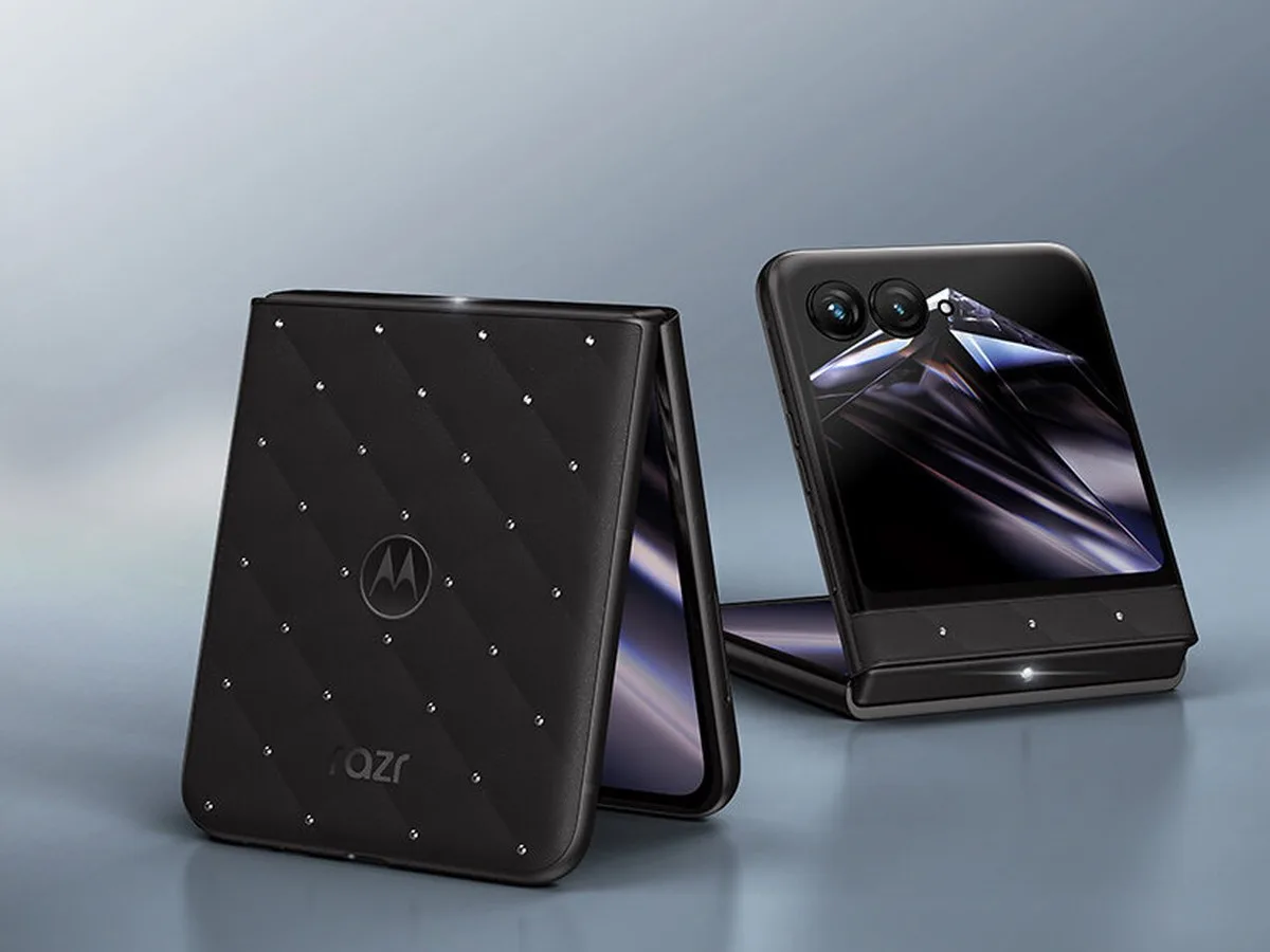 motorola gives its razr a quilted shell covered in swarovski crystals - 1