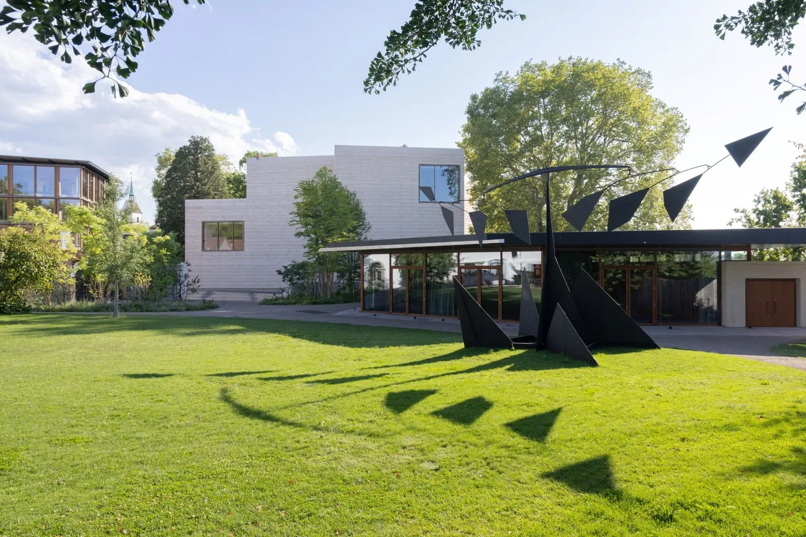 Basel’de Fondation Beyeler’in Yeni Bir Sanat Dünyası: Peter Zumthor’un Monolitik Müzesi ve Açılacak Alanlar