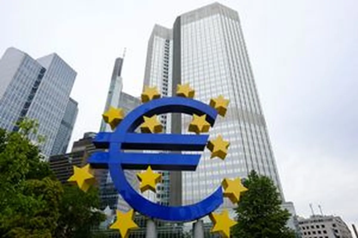 Euro 17 aylık düşük seviyeye geriledi; Fransa’nın borç kaygıları bölgede yayıldı