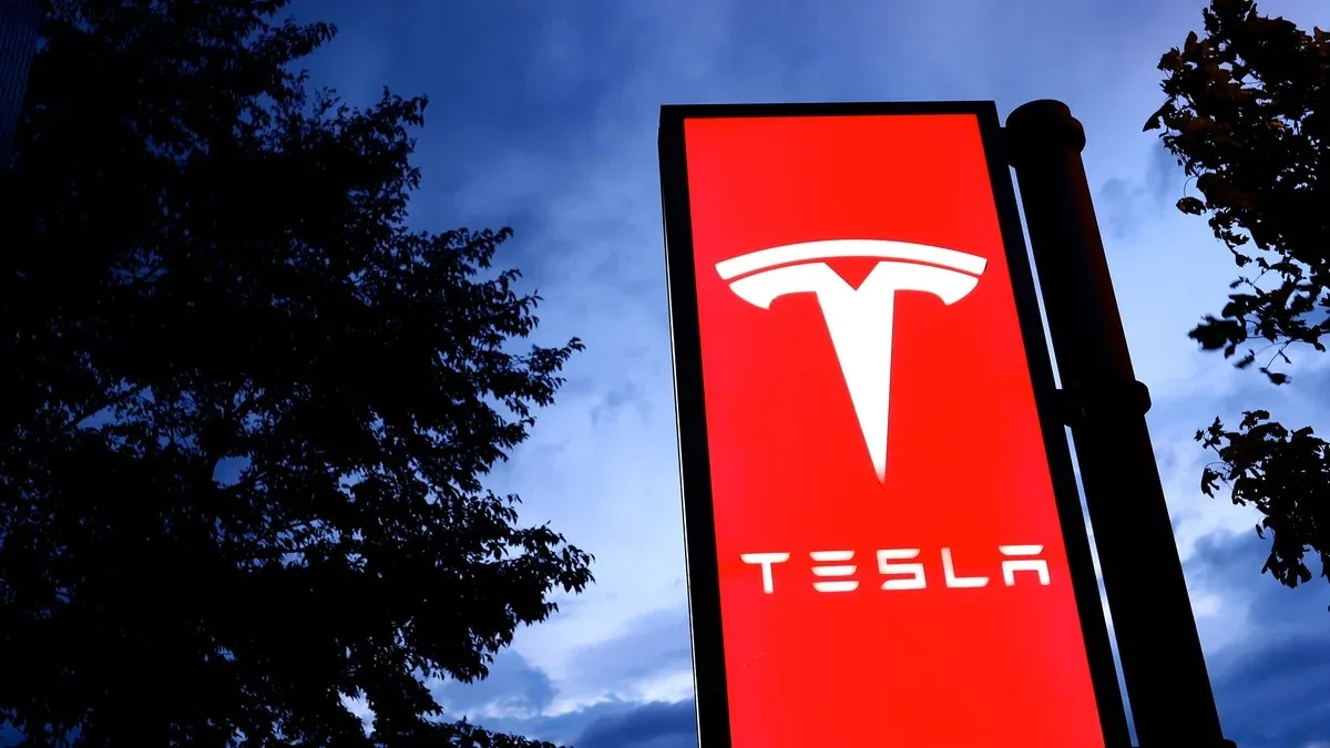 Tesla, Avrupa’da “Kendi Kendine Sürüş” adını değiştiriyor: “Tesla Destekli Sürüş