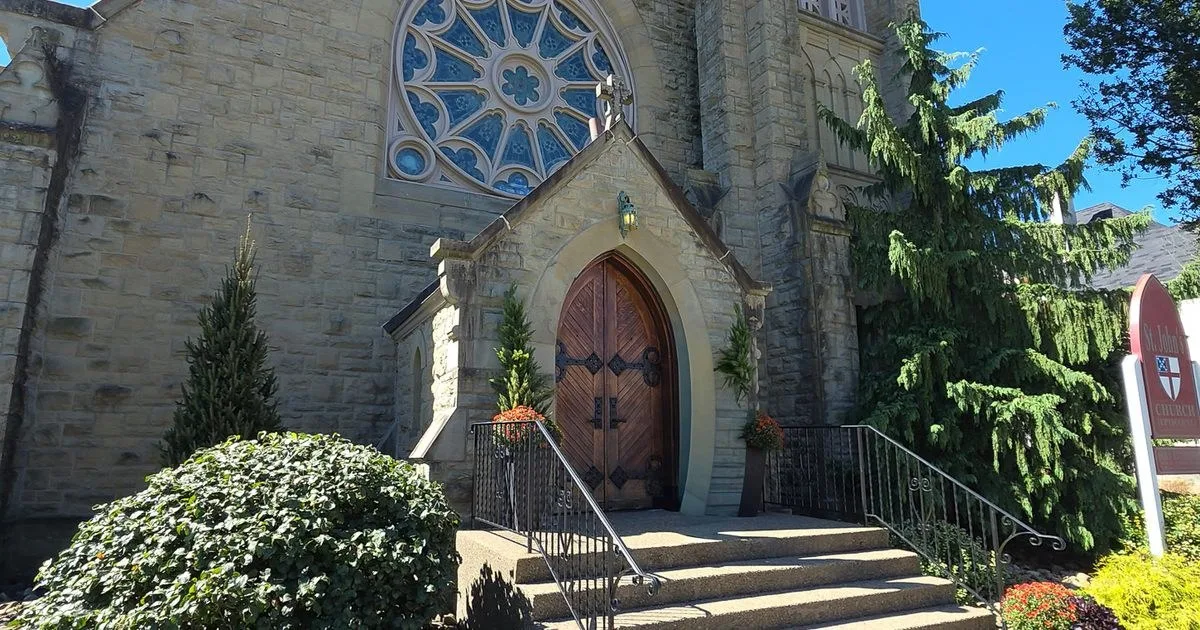 Amerikan’ın Gizli Hazineyi Franklin’de Saklıyor: St. John’s Kilisesi’nin Tiffany Pencereleri