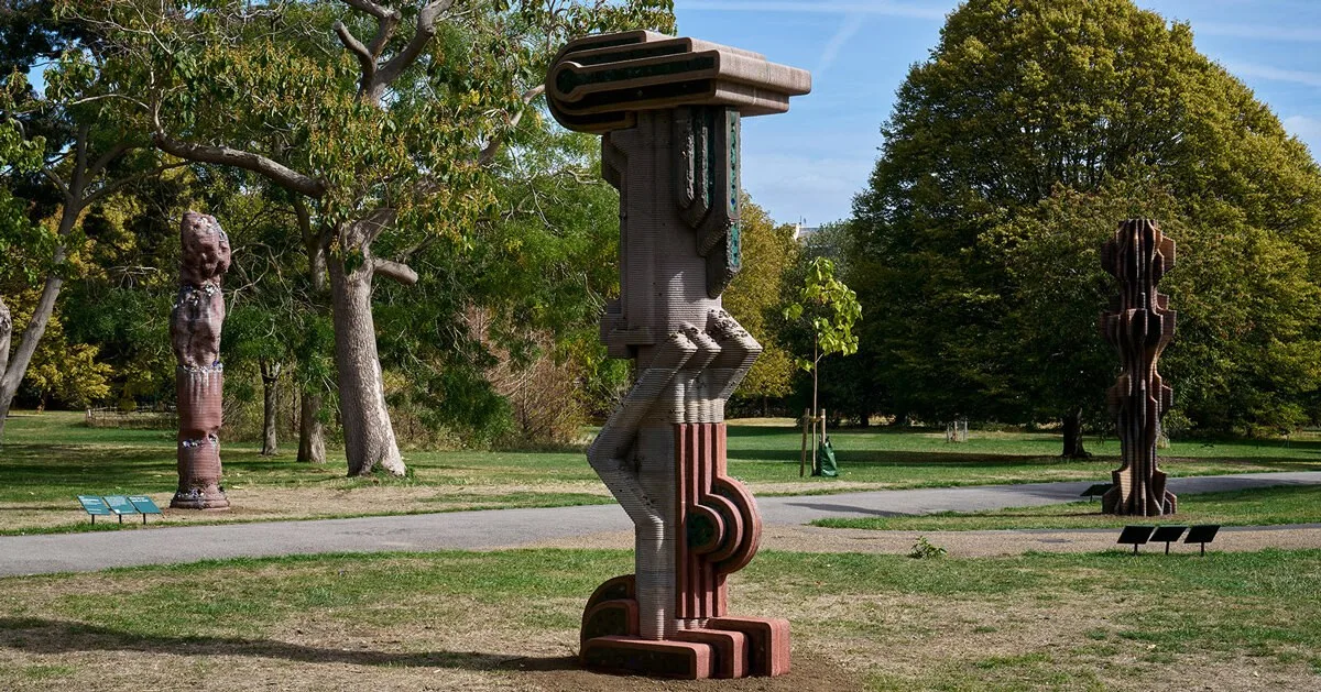 Matyáš Chochola’nın 3B yazıcı ile basılan beton heykelleri Frieze Sculpture’da antik parçaları bilim kurgu formlarıyla