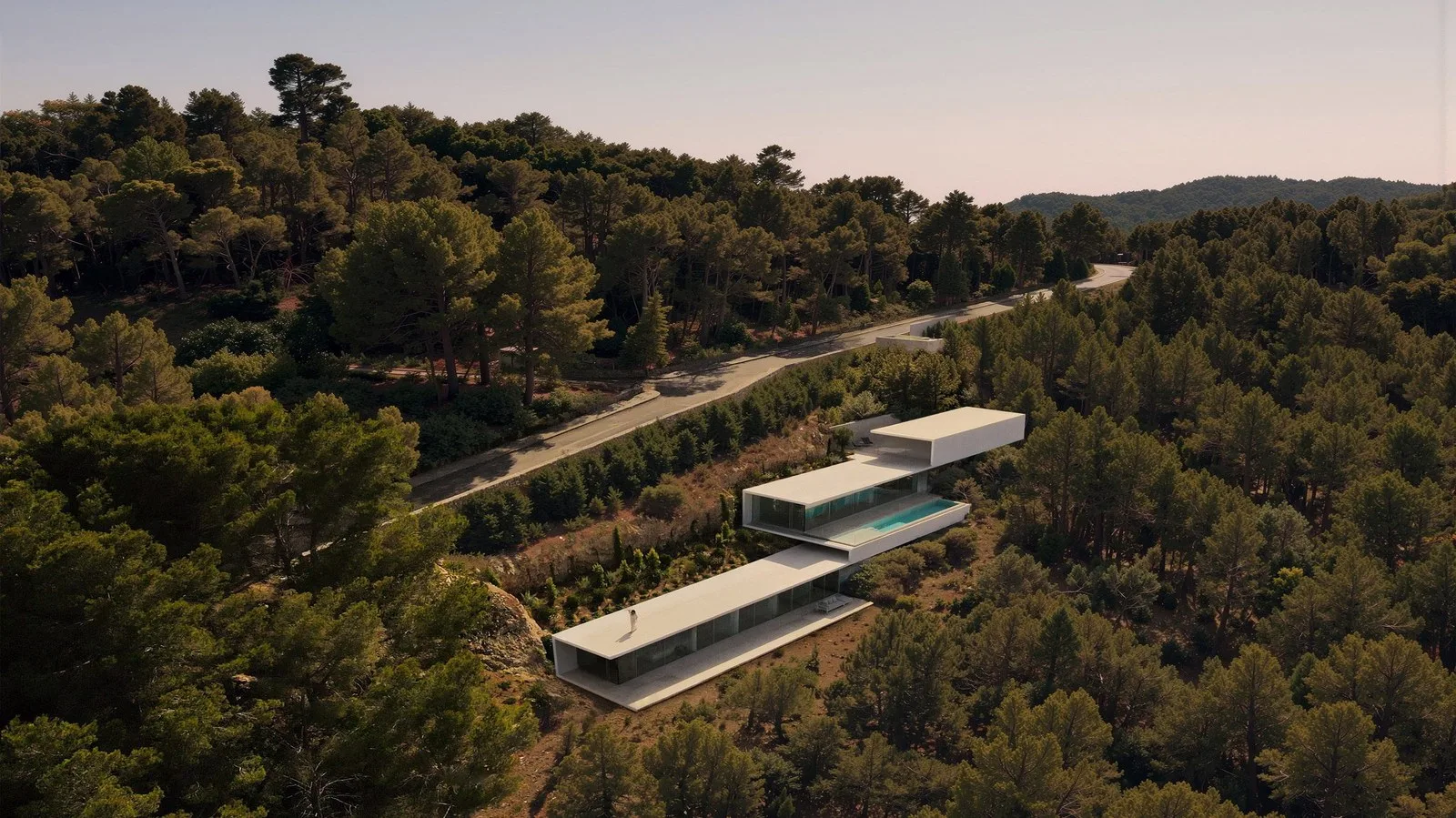 Fran Silvestre Arquitectos’tan İbizada ince beton levhayla şekillenen minimalist villa