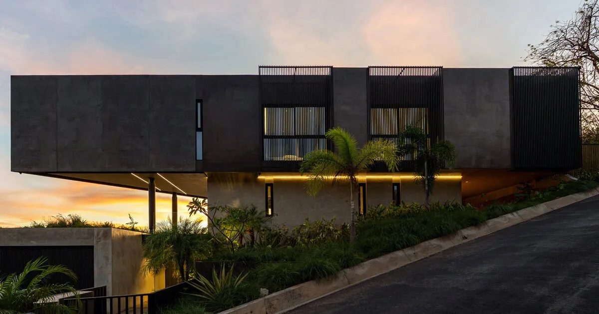 QBO3 Arquitectos’un Costa Rica’daki Casa Cinco 7’si: Ufka açılan üçgen katmanlı konut