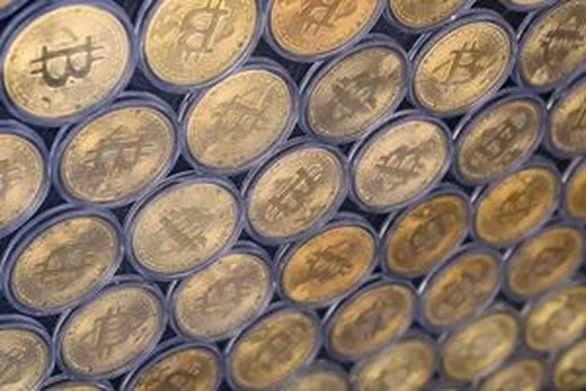 Bitcoin sekiz aylık yüksek seviyesinin üzerine çıktı: 85.000 doları aştı, petrol düştü ve ETF girişleri geri döndü