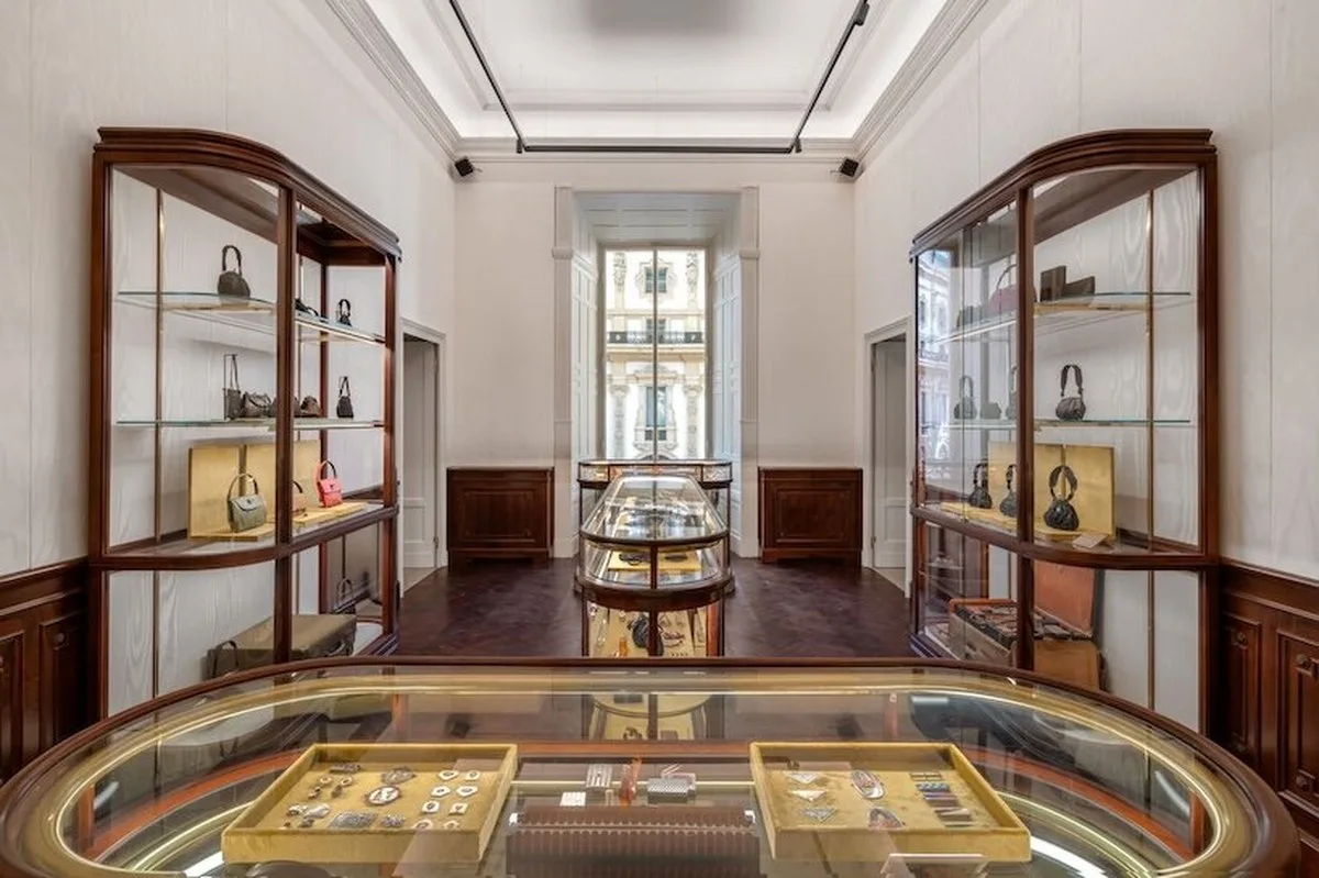 Prada, Milano’nun Galleria Vittorio Emanuele II Sarnıcında Sekiz Katlı Bir Sanat ve Moda Evrenine Dönüşüyor