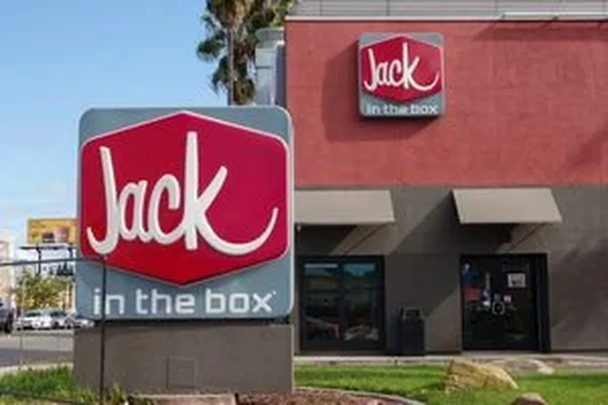 Jack in the Box, Simpsonlar için ışıldayan kupalarla desteklenen bir Cadılar Bayramı menüsü tanıttı